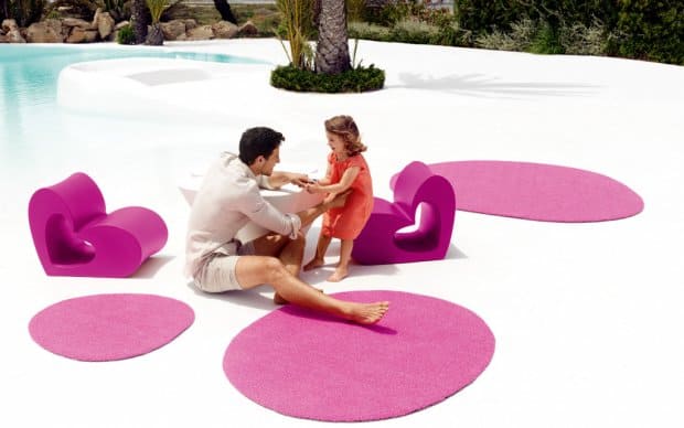 Vondom Agatha Outdoor Teppich pink mit Stuhl Tisch
