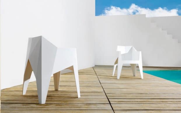 Voxel Stuhl (Vondom) weiß - auf der Terrasse